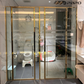 CABIN  180° CỬA MỞ 2 CÁNH CHỮ T BẢN LỀ ÂM PAPO  (FULL VIỀN INOX)
